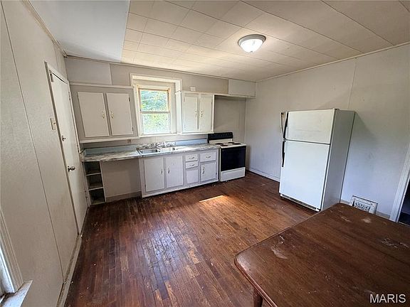 3rd image of 326 Midridge Dr