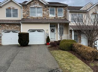 17 Summerhill Dr, Morris Plains, NJ 07950