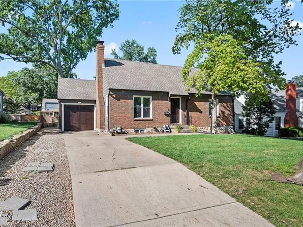 2720 W 51st St, Westwood, KS 66205