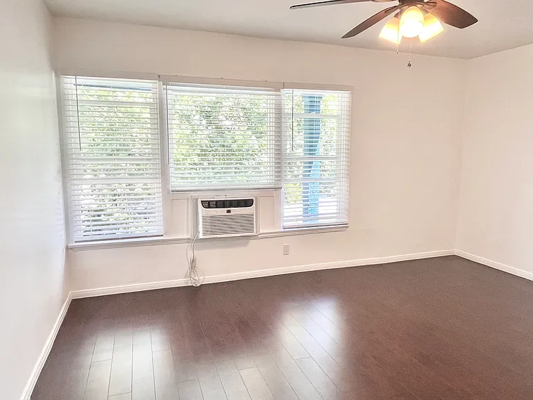 7120 Hawthorn Ave — Photo 3