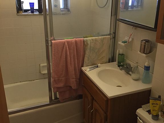 3rd image of 2821 35th St APT 2R