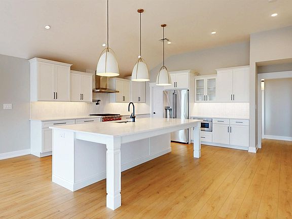 5th image of 204 12th St S