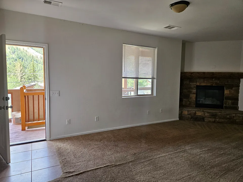 420 E Park Ave — Photo 3