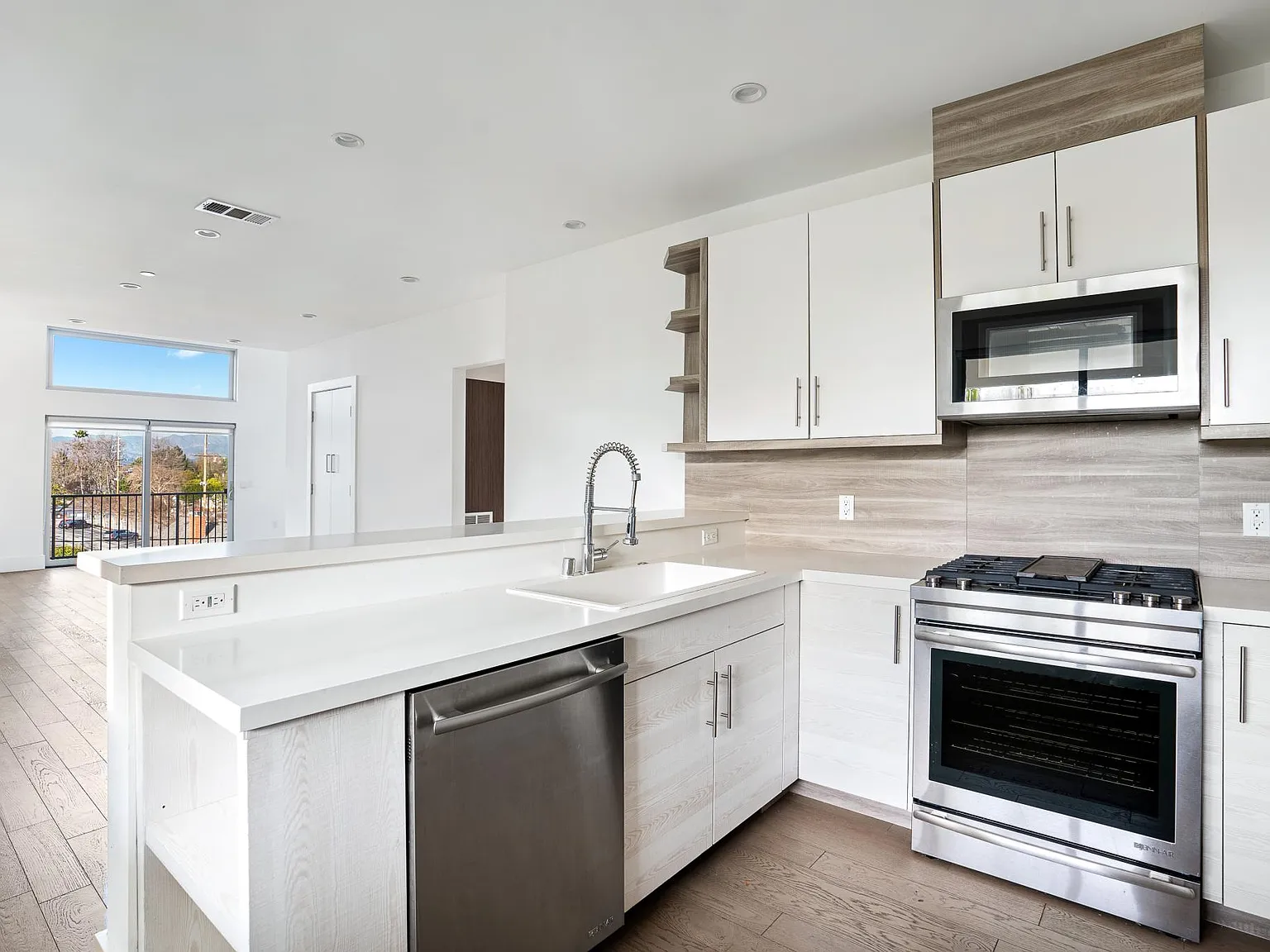 3 bed, 1500 sqft, $4,150 — Photo 3