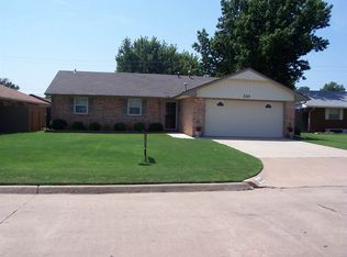 110 N Hoover St, Enid, OK 73703