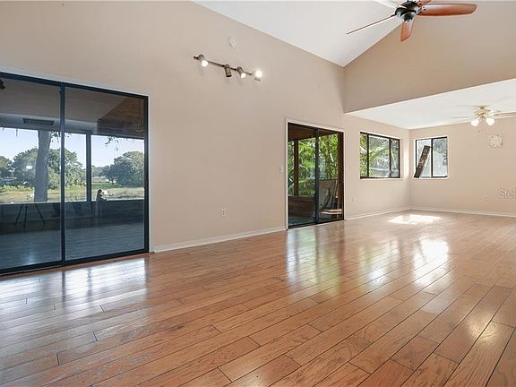 3rd image of 949 Lake Ln