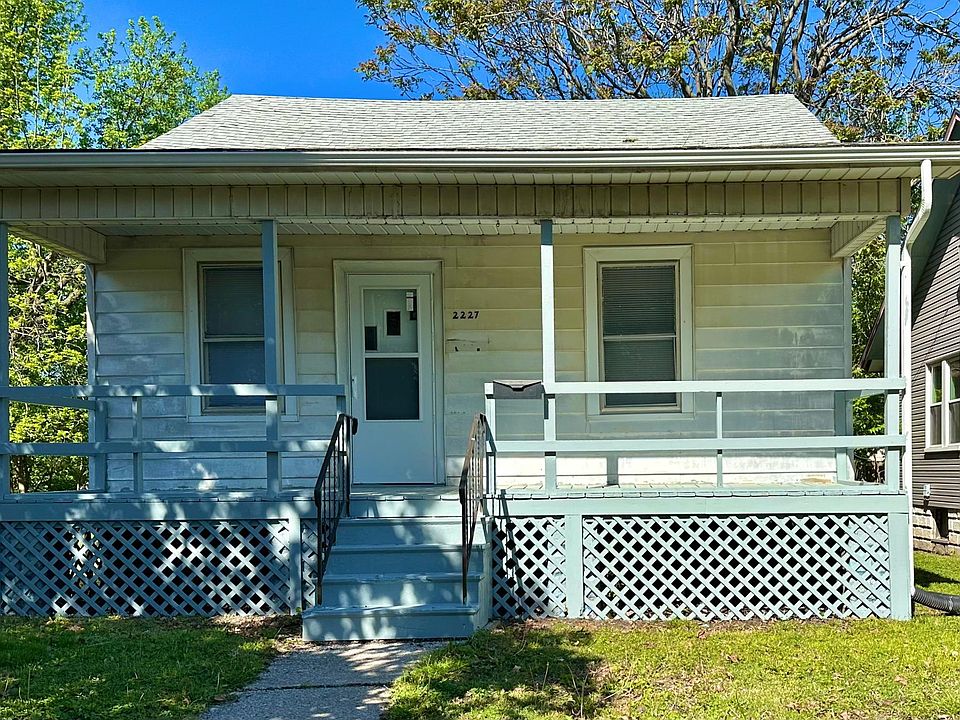 1st image of 2227 Dewey Ave