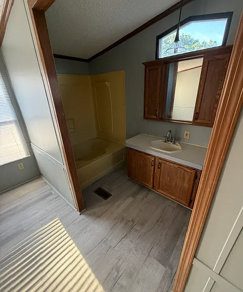 1333 White Oak St — Photo 8