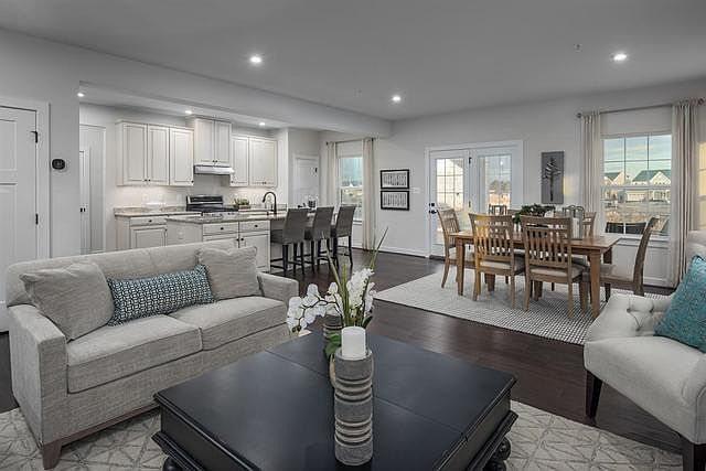 2nd image of 3216 Winterberry Dr