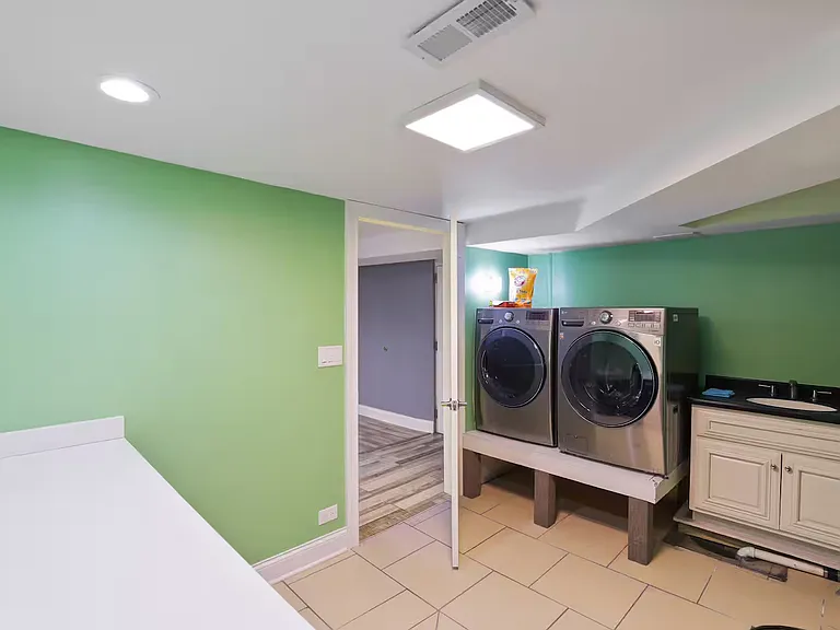 777 N Lombard St — Photo 33