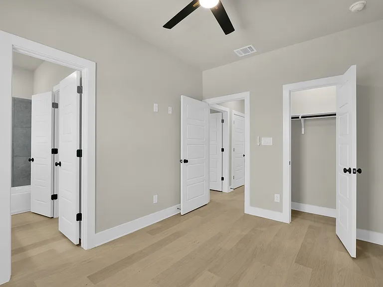 818 Empire St — Photo 9
