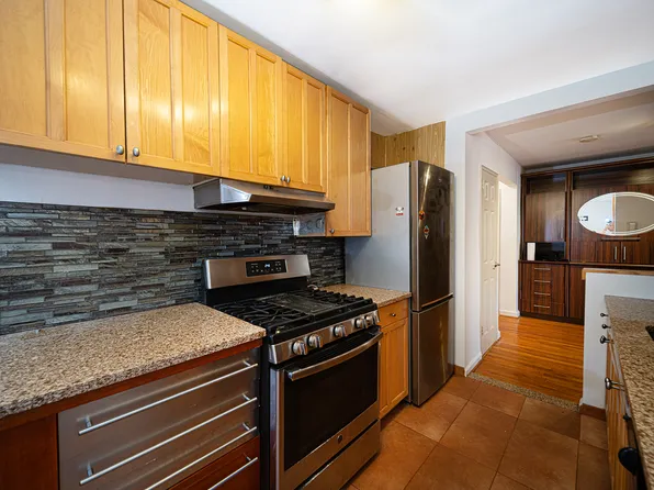 1717 East 18th Street image 3 of 14