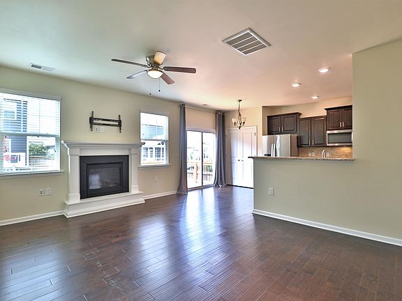 5th image of 2725 Sardinia Ln
