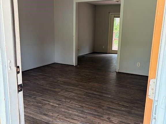 5th image of 2527 Vestal Ave