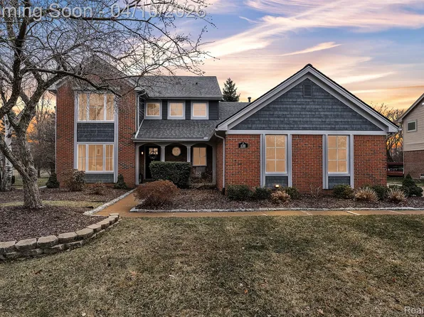 47105 Larchmont Dr, Canton, MI 48187