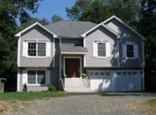 34 Caruso Dr, Watertown, CT 06795