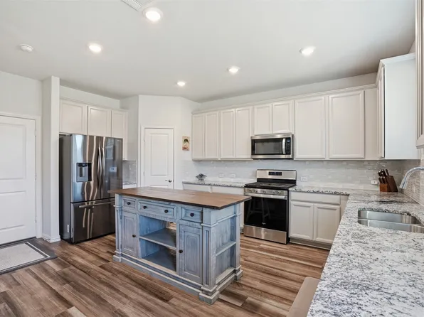 1620 Berry Ridge Trl, Aubrey, TX 76227