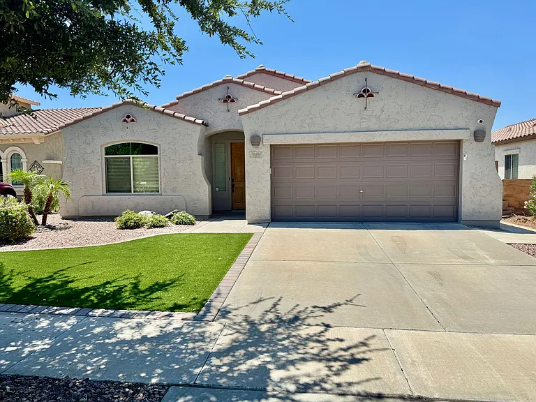 847 E La Costa Pl — Photo 1