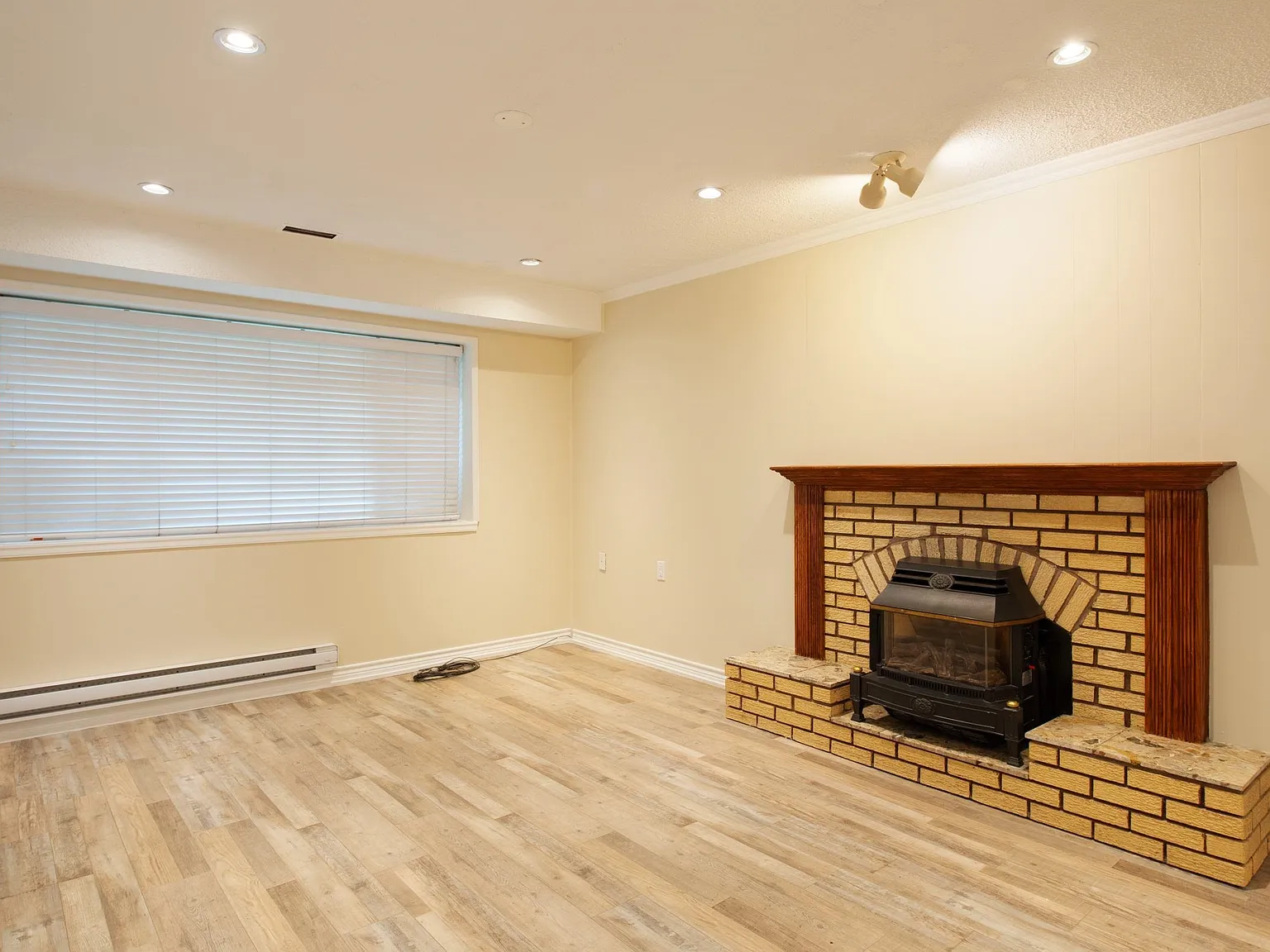 3 bed, 1200 sqft, $2,900 — Photo 4
