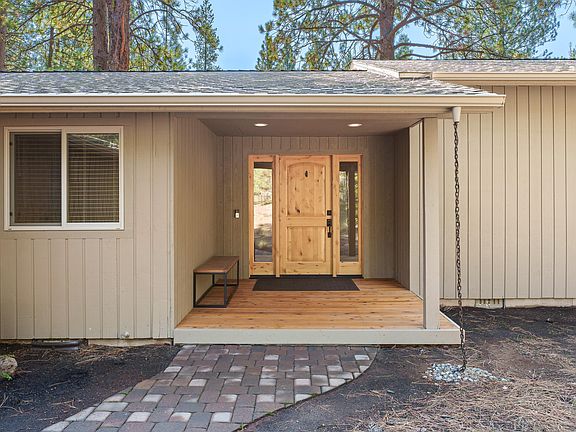 4th image of 17842 Mount Hood Ln