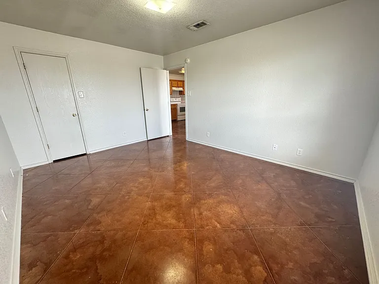 411 E Central TX Expwy — Photo 17