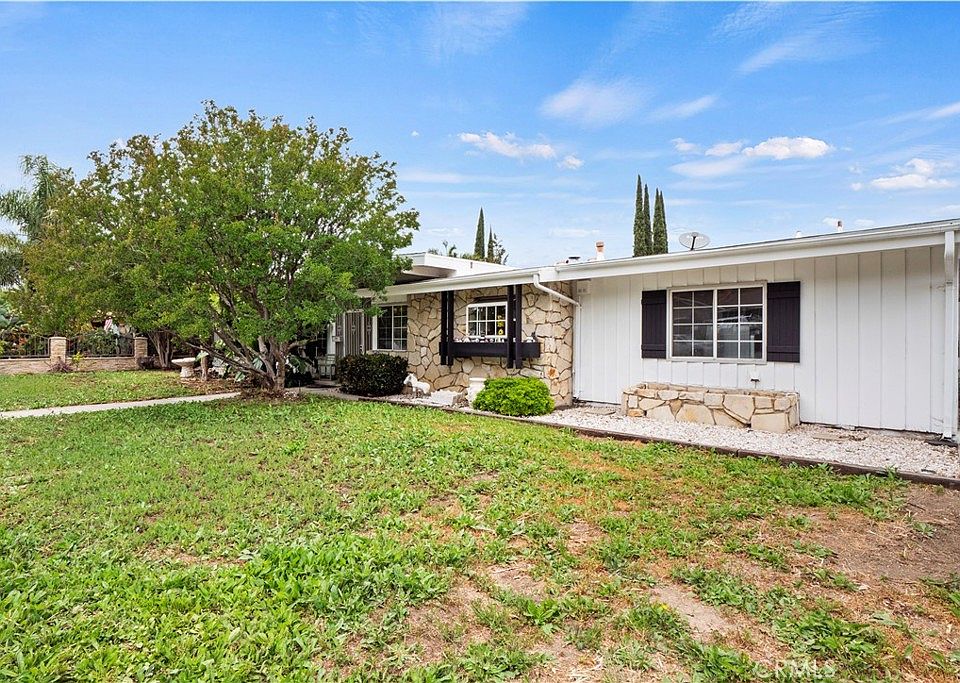 1st image of 22313 Burbank Blvd