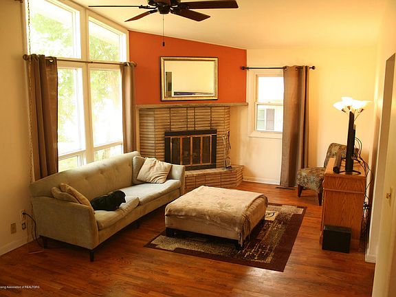 5th image of 1562 Greencrest Ave