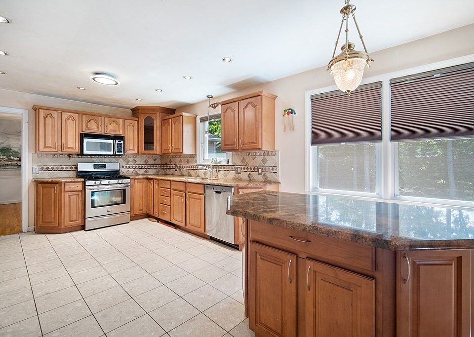 1st image of 18 Wilkin Dr