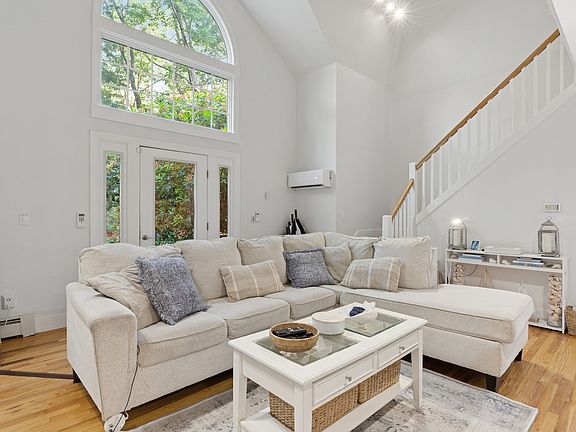 2nd image of 17 Montauk Ave