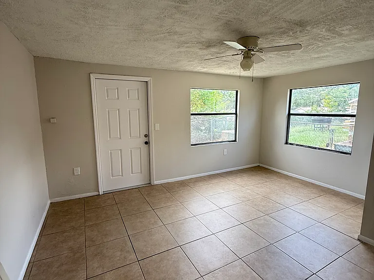 5114 Greenwood St — Photo 9