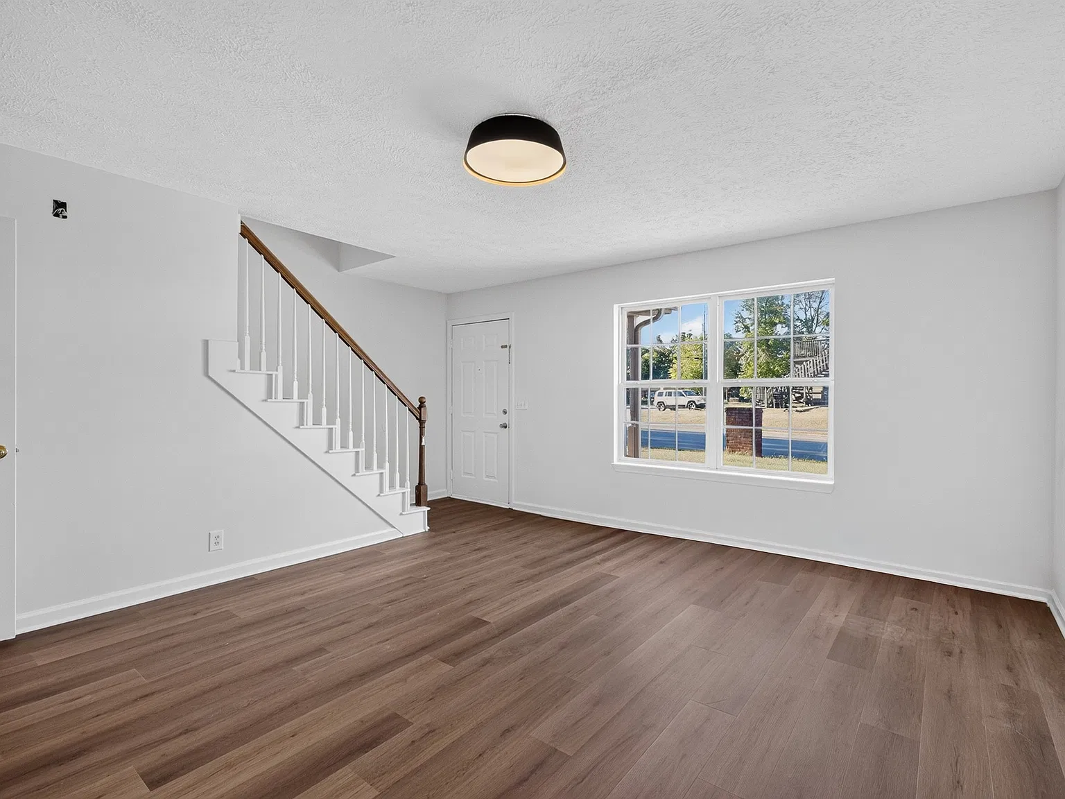 2 bed, 2.5 bath, 1100 sqft, $1,925 — Photo 3