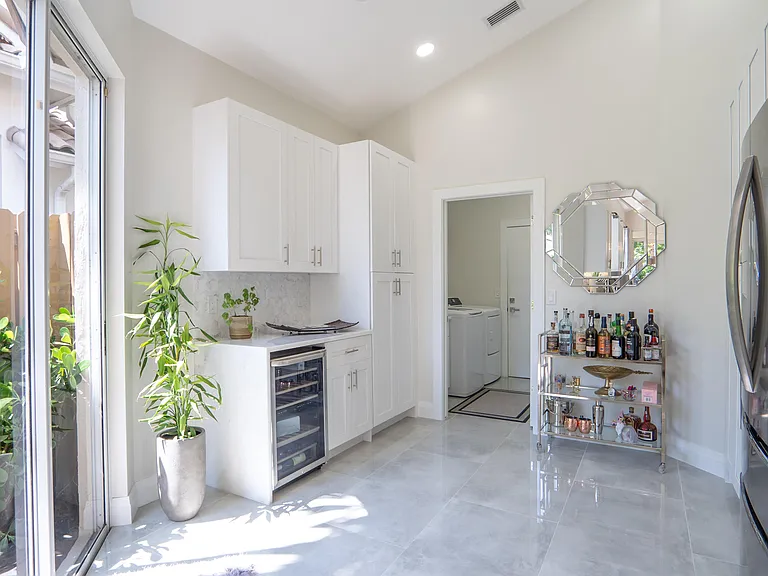 6670 NW 27th Ave — Photo 29