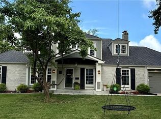 8020 Cherokee Ln, Leawood, KS 66206