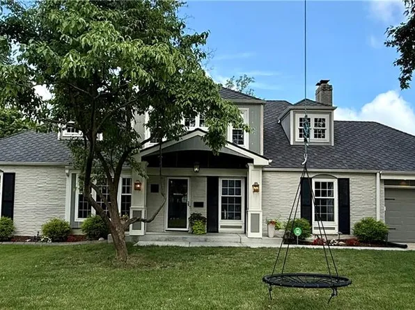 8020 Cherokee Ln, Leawood, KS 66206