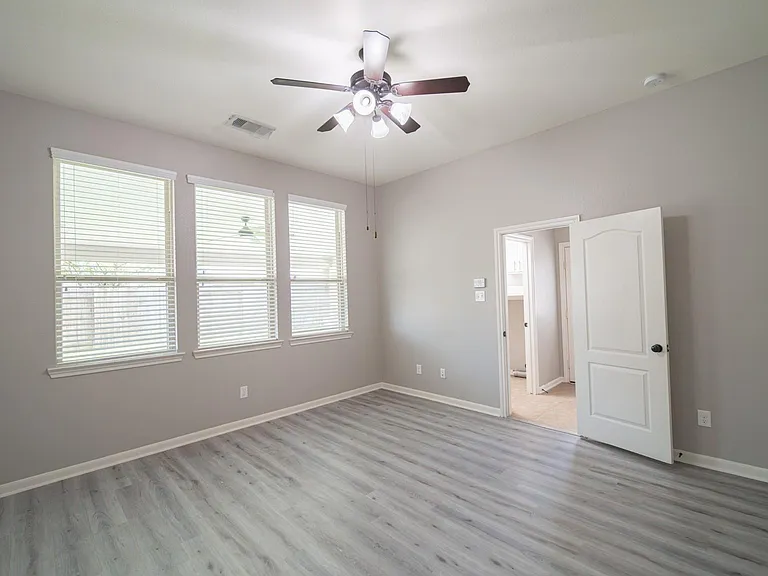 13303 Davenport Hills Ln — Photo 15