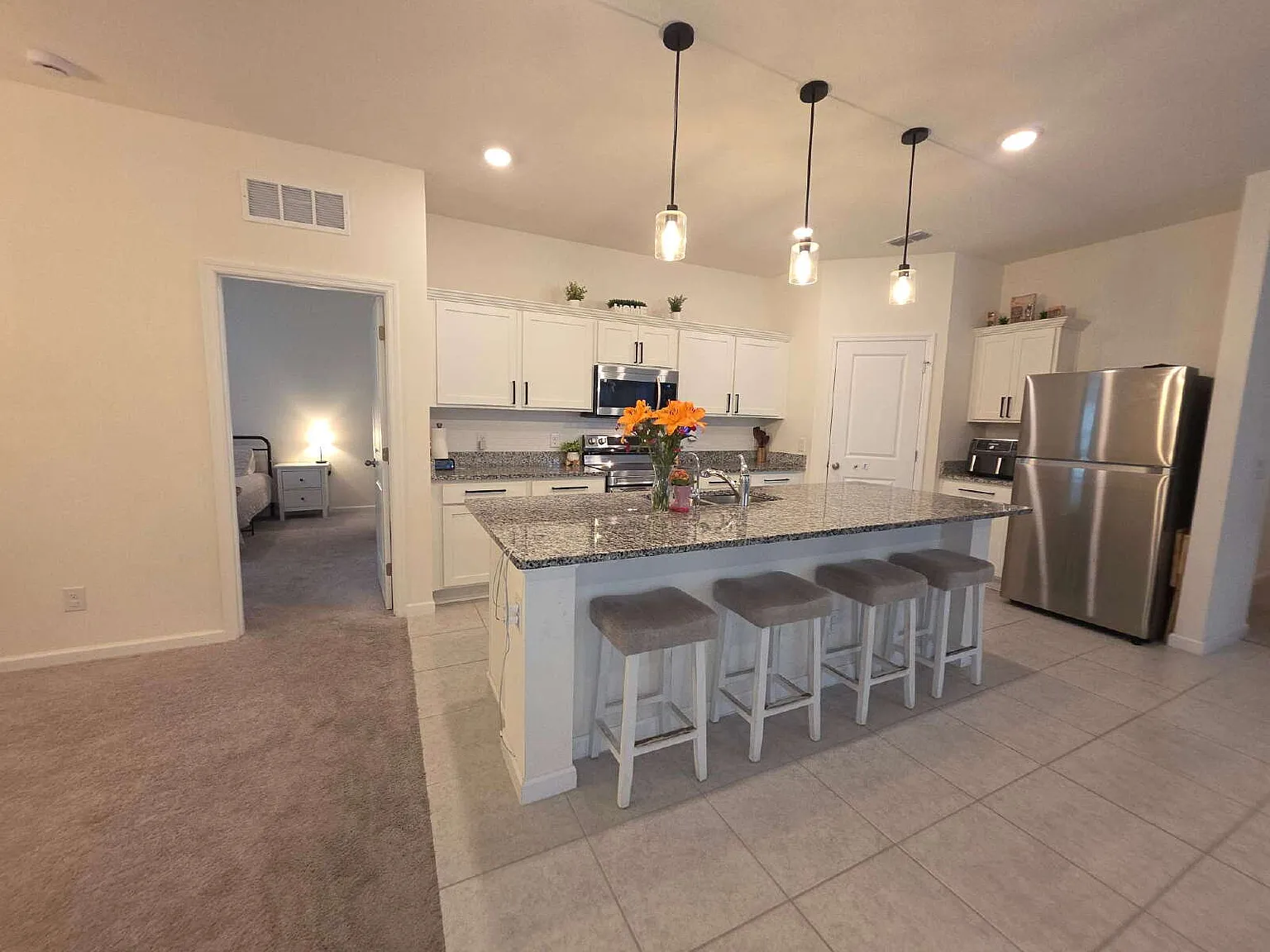 4 bed, 2.0 bath, 1932 sqft, $2,595 — Photo 3