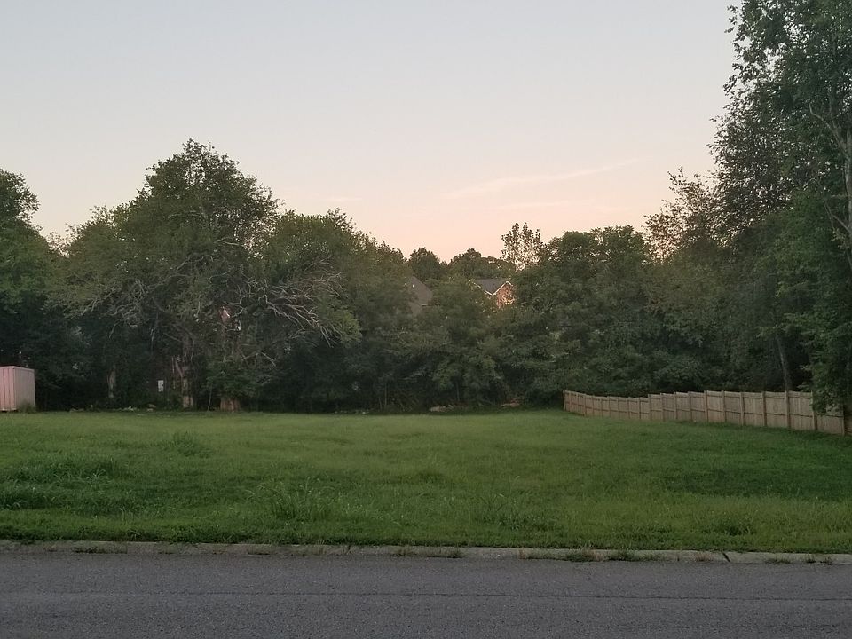 2nd image of 1010 Carriage Hill Dr Lot 3A
