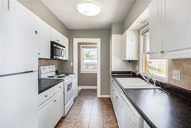 3 bed, 1353 sqft, $585 — Photo 4