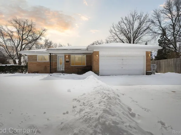 1560 E Otis Ave, Hazel Park, MI 48030