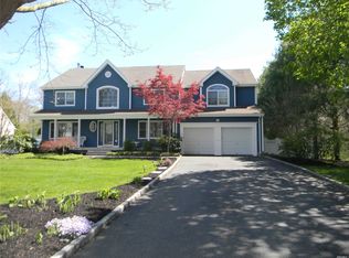 1 Angelica Ct, Hauppauge, NY 11788