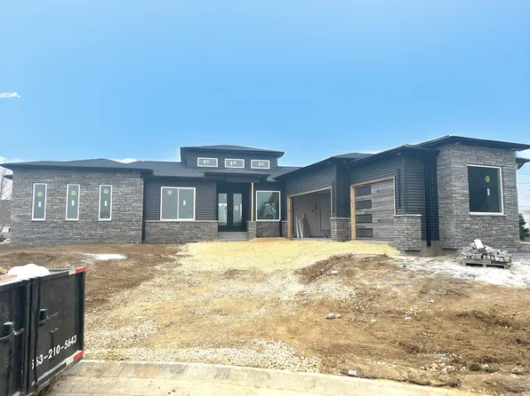 1709 Katie Ct, Davenport, IA 52807