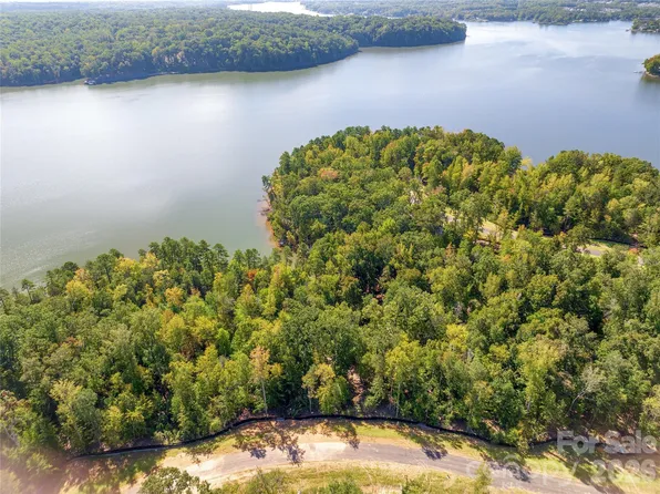 844 Lakeforest Dr #35, Clover, SC 29710