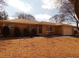 9909 W Fiebrantz Ave, Wauwatosa, WI 53222
