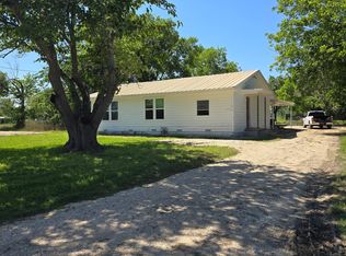 811 E Navarro Ave, Mart, TX 76664