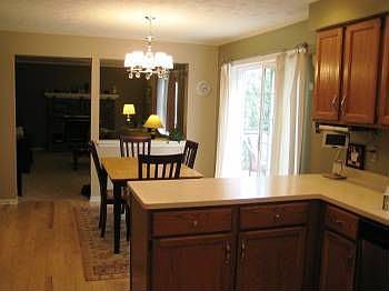 5th image of 33 Branchbrook Dr