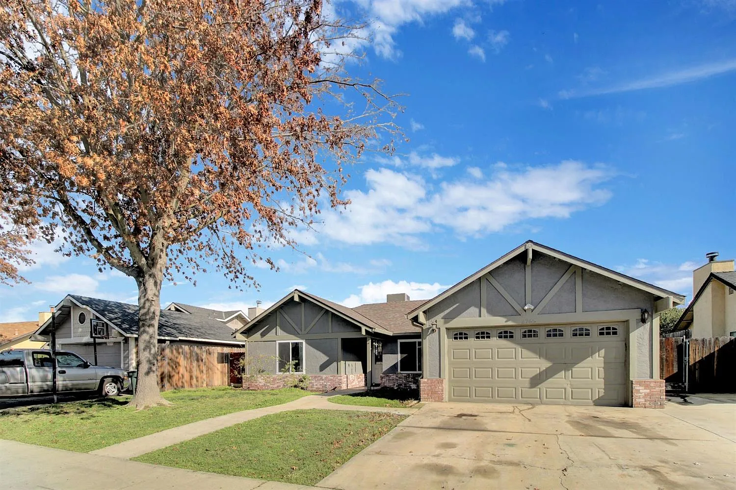 2765 Riverbend Dr photo 1
