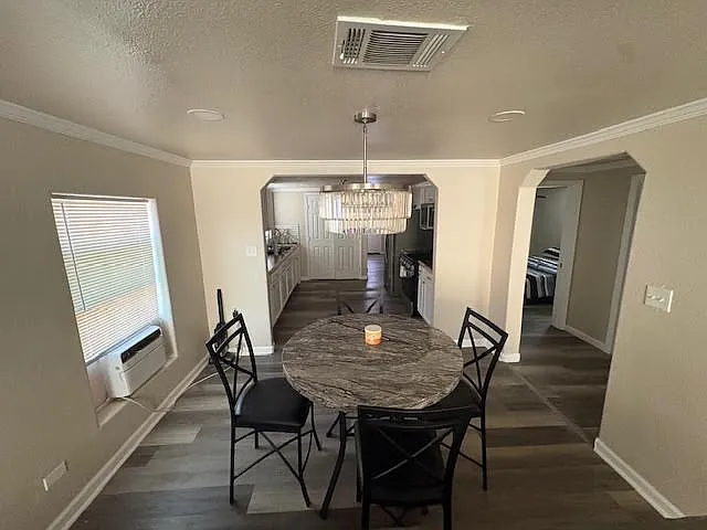 3 bed, 1058 sqft, $2,850 — Photo 3