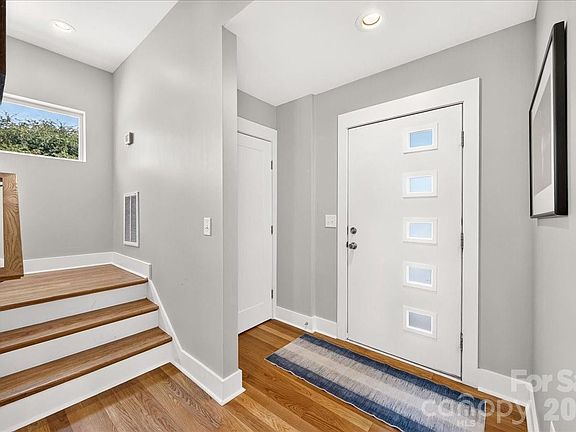 4th image of 621 Campus St