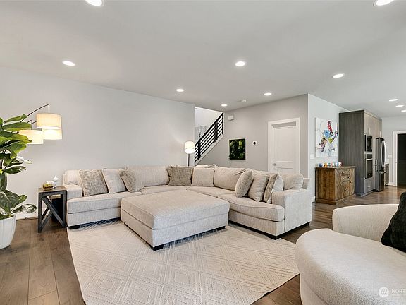 3rd image of 17508 32nd Avenue W