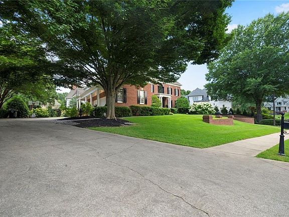 5th image of 447 Langley Oaks Dr SE